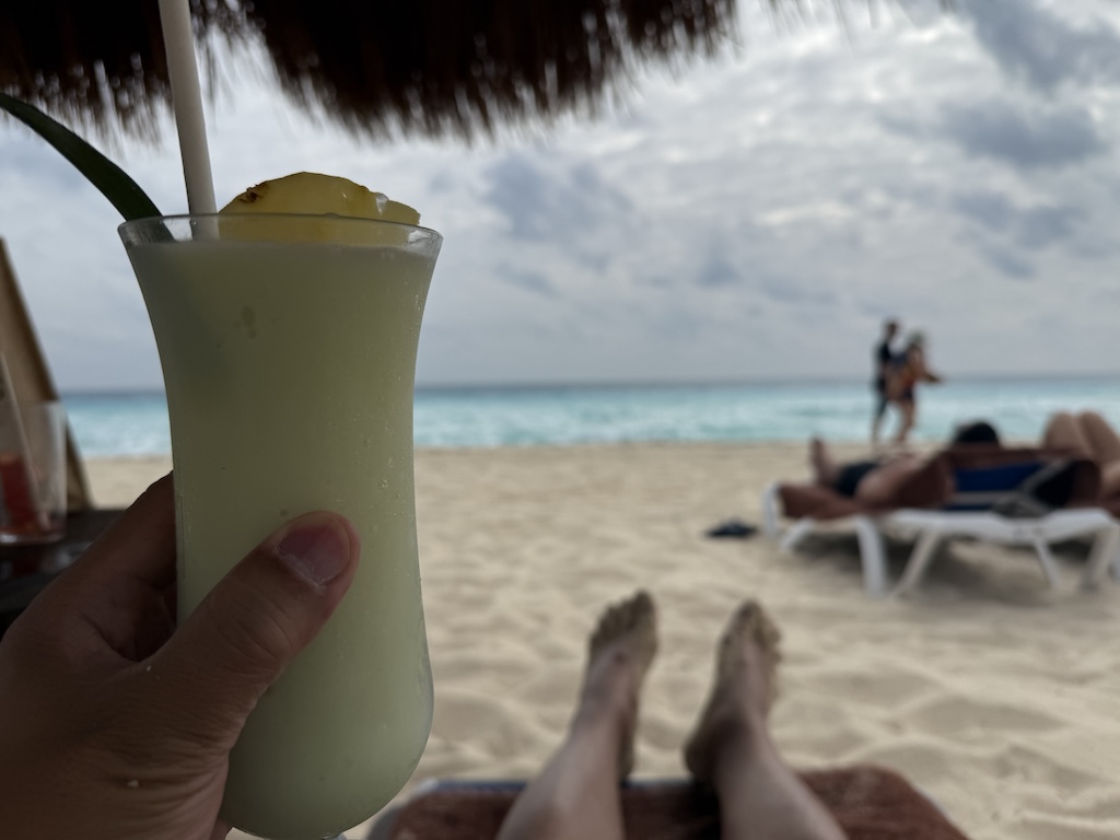 야외, 하늘, 사람, 물, 해변, 청량 음료, 여름, 지상, 사람들, 휴가, 음료