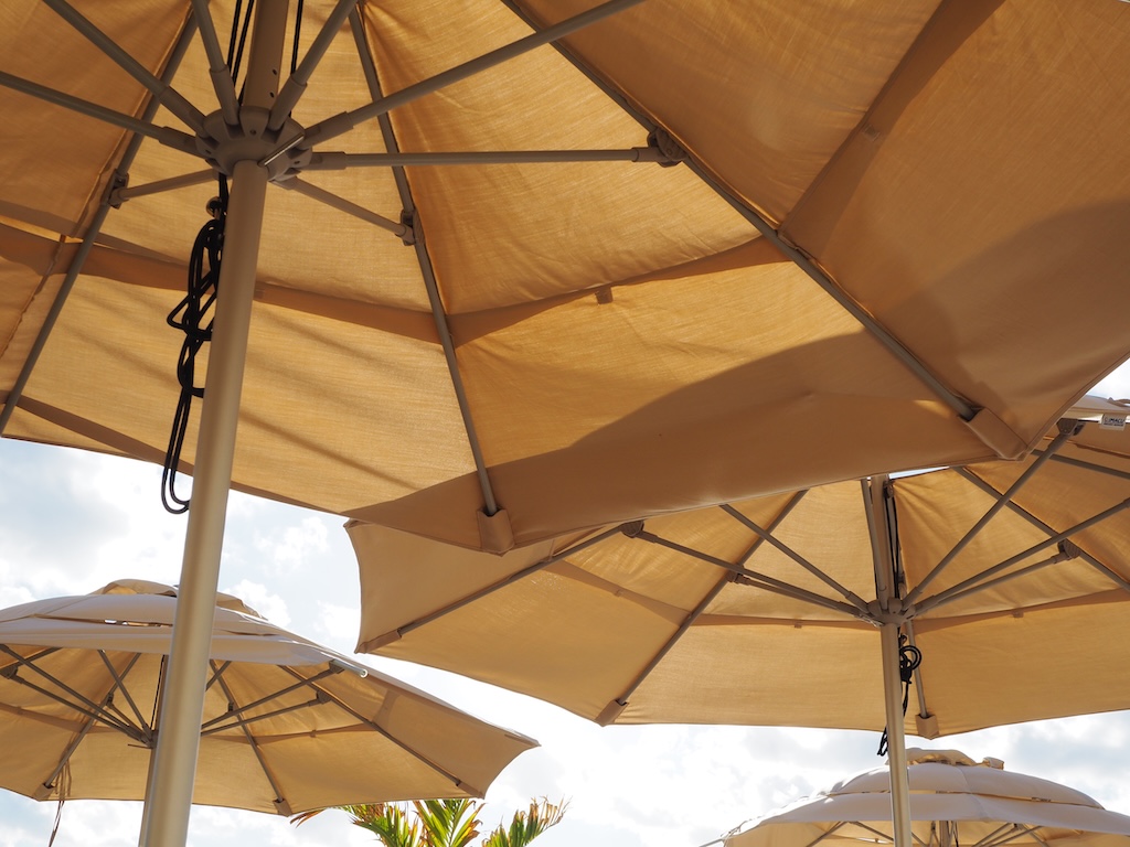 하늘, 야외, 그늘, 액세서리, 우산, 태양, 천장