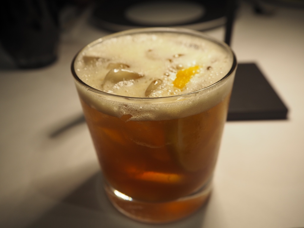 음료, 음식, 알코올 음료, 컵, 음료용기, 파인트 유리잔, 맥주, 파인트, 올드 패션 유리잔, 바웨어, 밀 맥주, 맥주잔, 하이볼 글라스, 증류주, 칵테일, 리큐어, 폭탄주, 비어 칵테일, 실내, 알코올, 차, 청량 음료