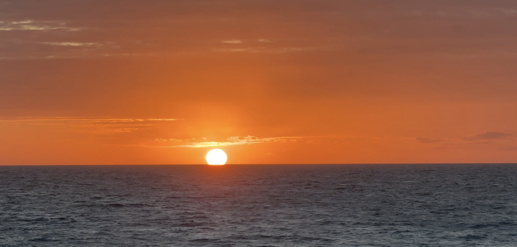 야외, 물, 하늘, 구름, 수평선, 고요한, 해돋이, 잔광, 아침 붉은 하늘, 대양, 황혼, 저녁, 태양, 소리, 일몰, 열, 바다, 자연, 해변