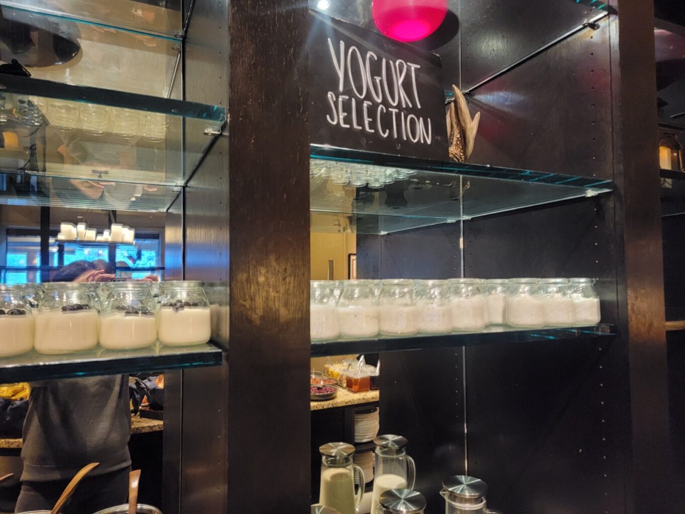 건물, 진열장, 텍스트, 바, 실내, 레스토랑, 유리, 매장, 밤