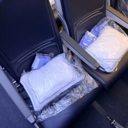 실내, 자동차, 의자