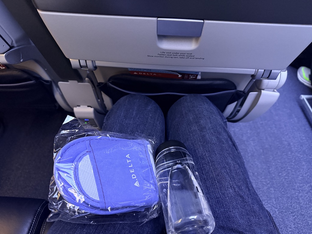 텍스트, 자동차, 차량, 실내, 앉기