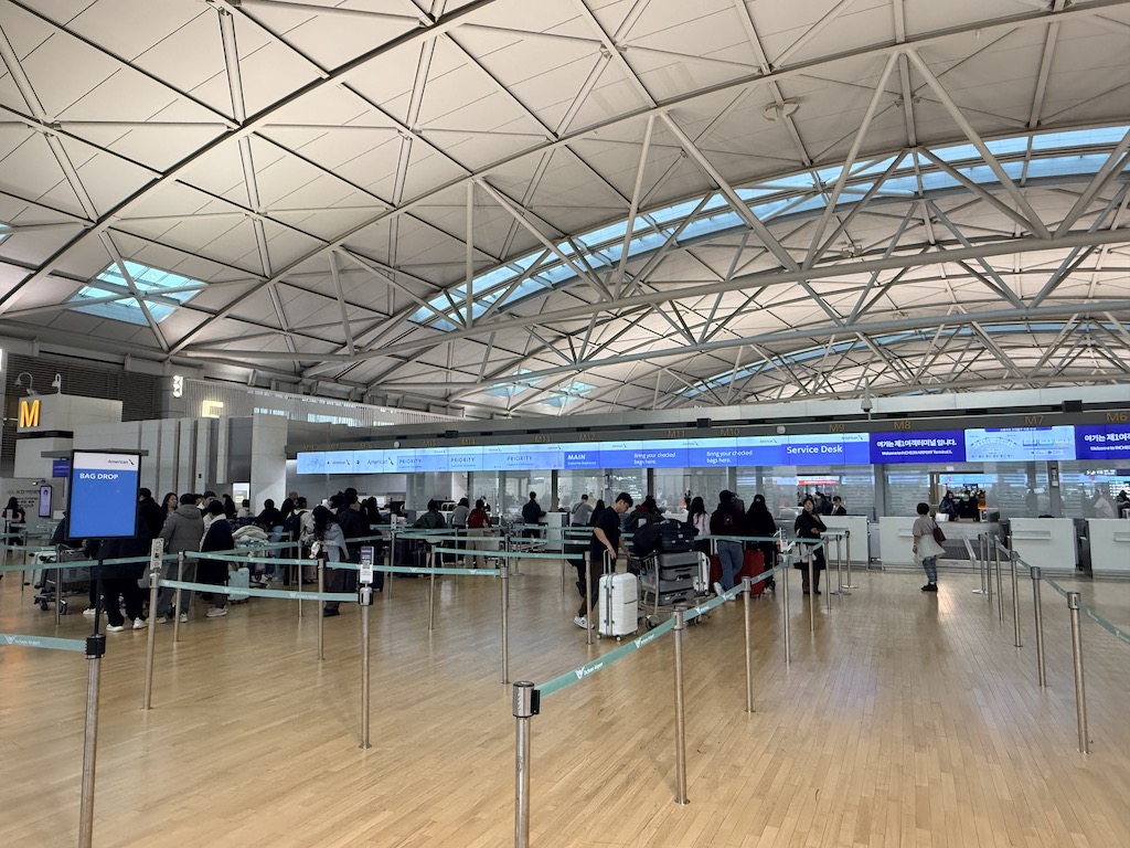 실내, 천장, 홀, 바닥, 건물, 사람, 사람들, 공항, 지상