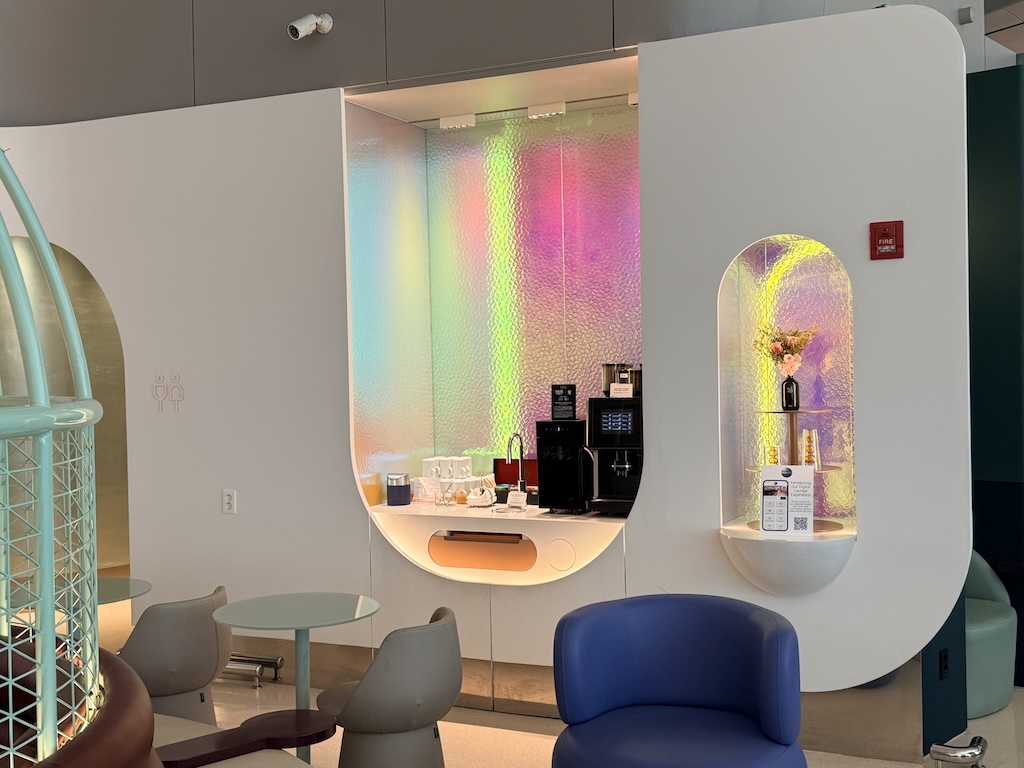 벽, 가구, 실내, 인테리어 디자인, 테이블, 커피 테이블, 거울, 디자인, 의자, 방, 예술, 바닥