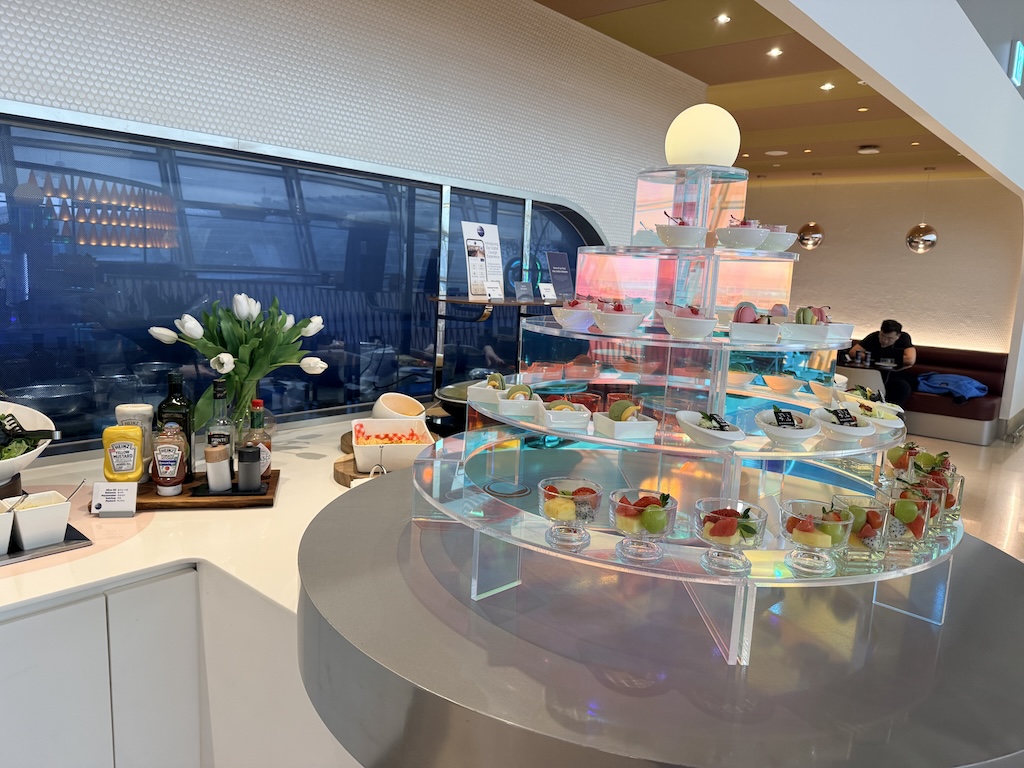 실내, 벽, 가구, 인테리어 디자인, 꽃병, 천장, 테이블, 바닥