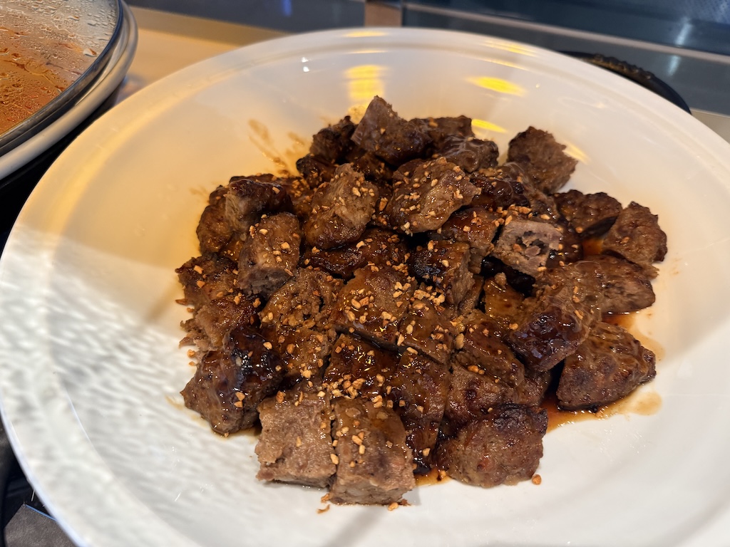 음식, 접시, 실내, 요리, 고기, 테이블