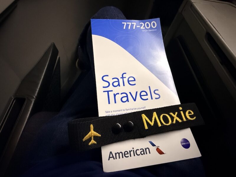 텍스트, 브랜드, 로고, 스크린샷, 실내, 자동차