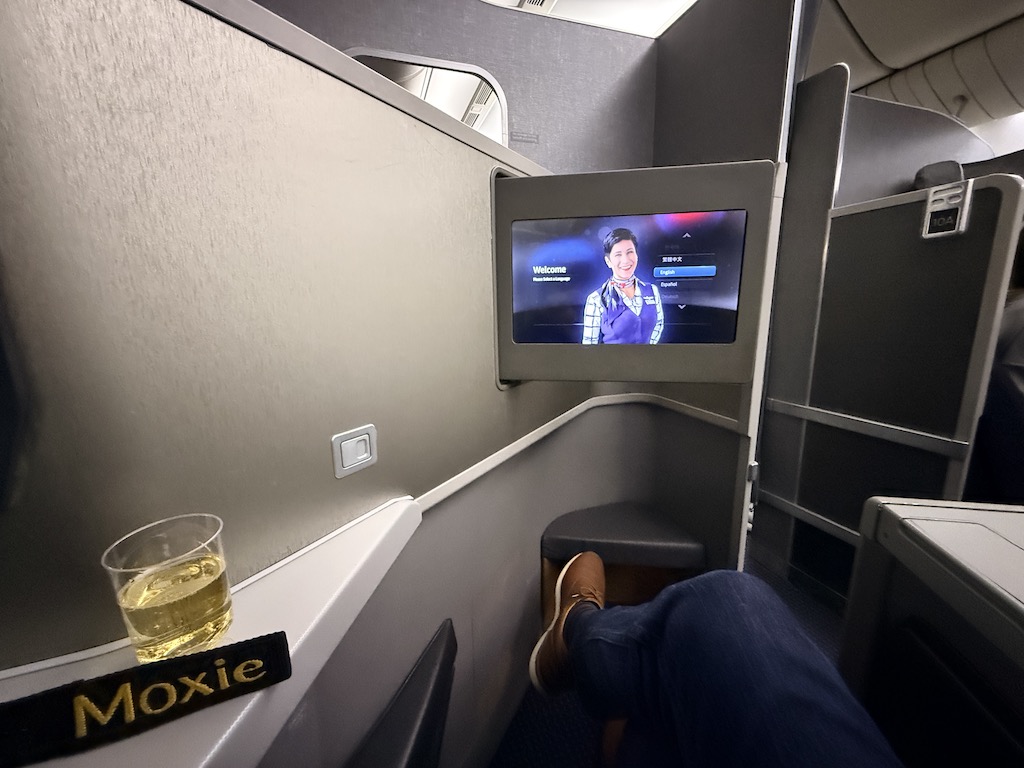 실내, 벽, 의류, 사람