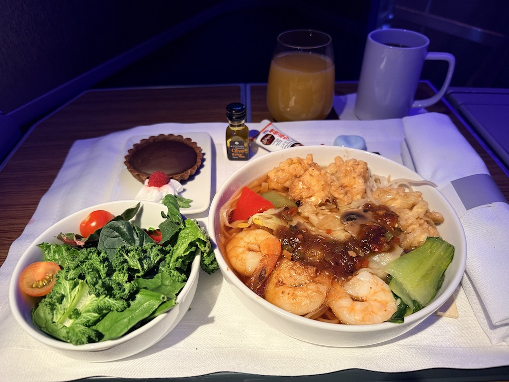 식사, 요리, 접시, 음식, 테이블, 채소, 테이블웨어, 저녁 식사, 점심, 브런치, 패스트푸드, 반찬, 실내, 샐러드, 플래터, 디너, 튀긴 음식, 식재료, 레시피, 오카즈, 아침 식사, 브로콜리, 테이크아웃 음식, 식기, 레스토랑, 음료, 컵