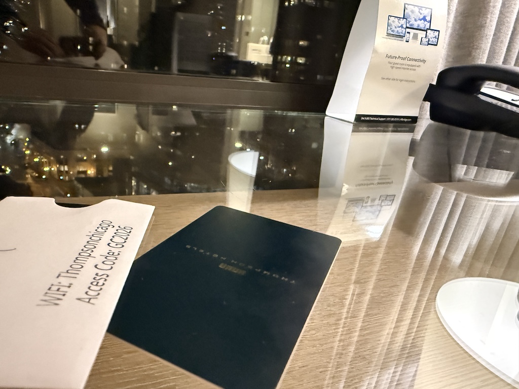 텍스트, 영수증, 실내, 물질적 속성, 테이블, 디자인, 커피