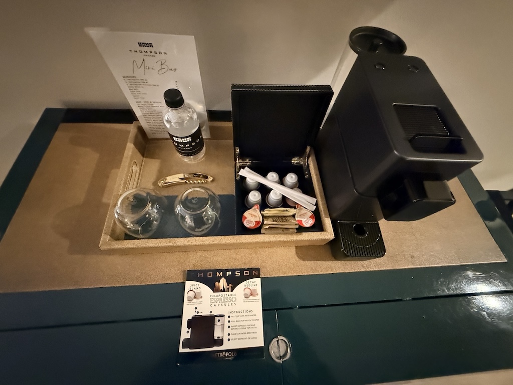 영수증, 텍스트, 실내, 벽, 사무용품, 상자, 테이블, 원격, 제어, 쥐, 장치, 종이, 디자인