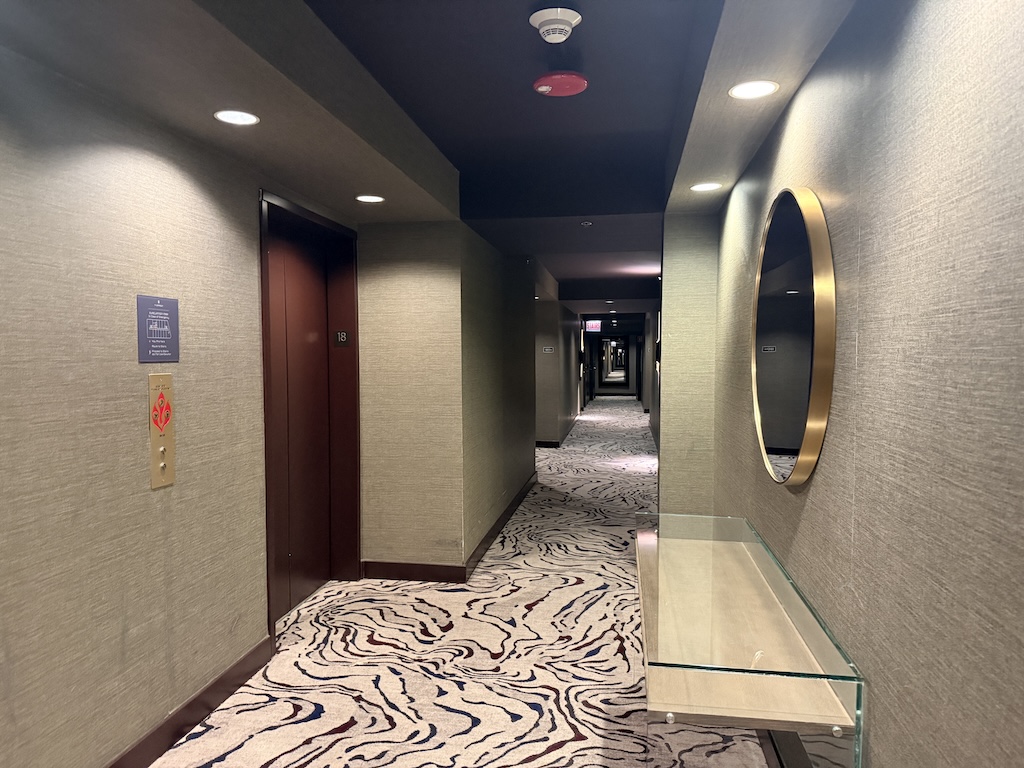 벽, 실내, 천장, 문, 바닥재, 인테리어 디자인, 바닥, 호텔