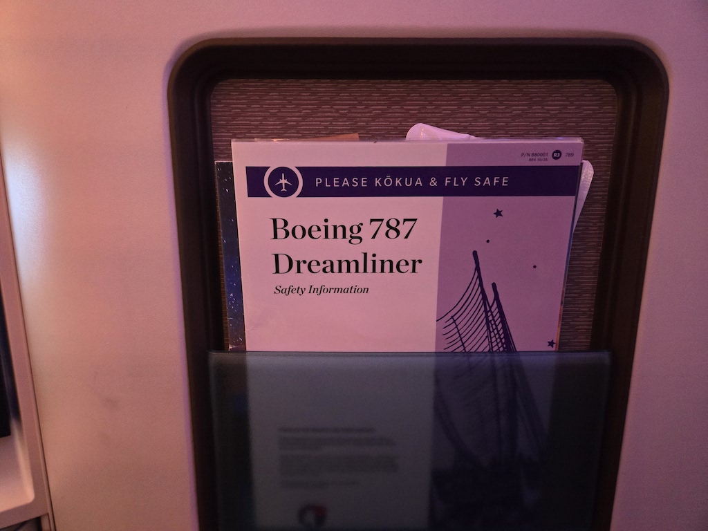 텍스트, 스크린샷, 표지판, 벽, 현금 인출기, 실내