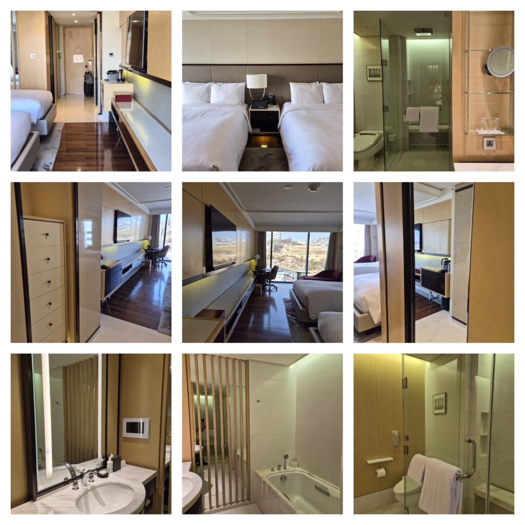 실내, 벽, 인테리어 디자인, 수납장, 거울, 싱크대, 침대, 서랍장, 찬장, 서랍, 욕실, 방, 호텔